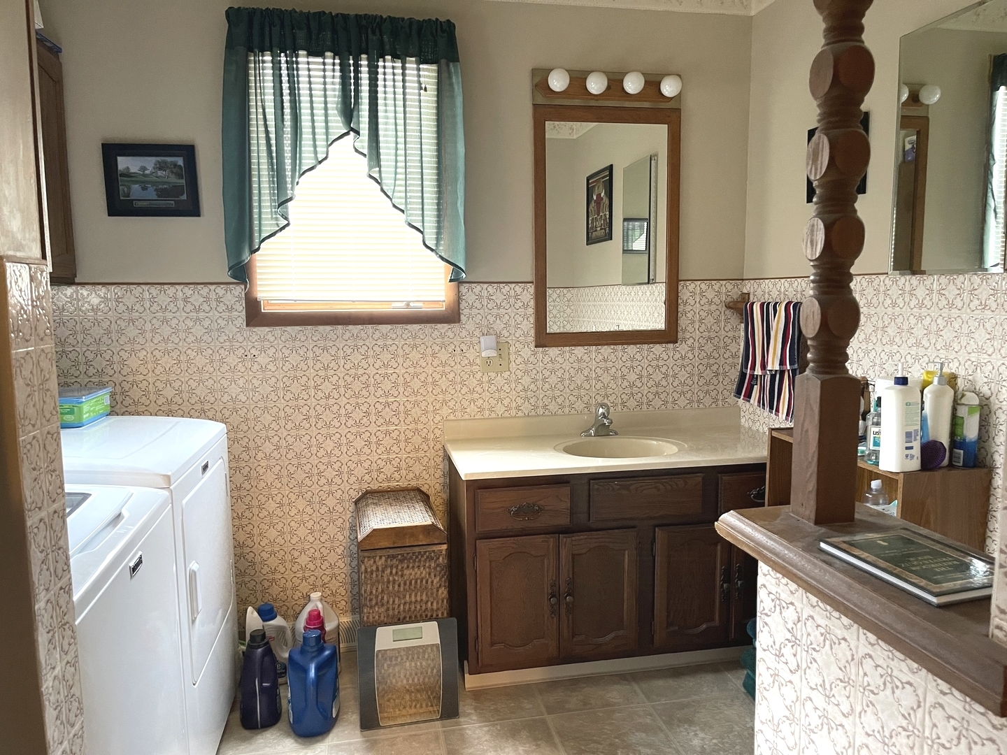 105 West 4th Street Spring Valley, IL 61362 - Photo 9 of 17 a bathroom with a sink and a mirror