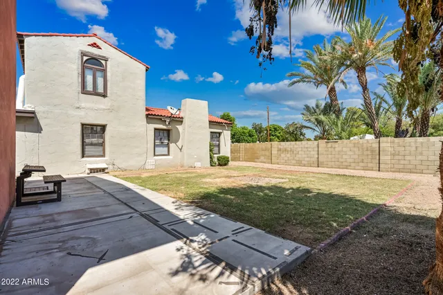 a view of a backyard with plants
