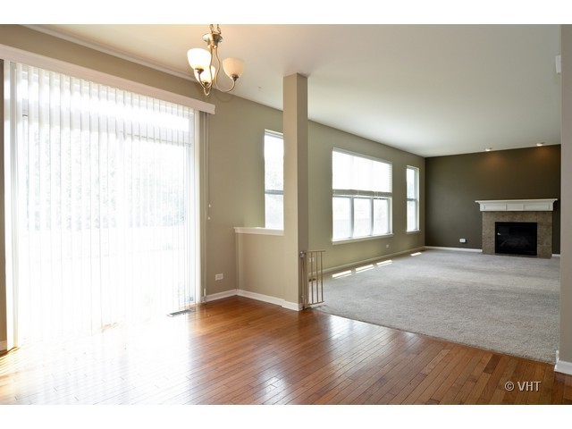 911 Oak Ridge Boulevard Elgin, IL 60120 - Photo 4 of 10
