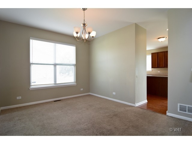 911 Oak Ridge Boulevard Elgin, IL 60120 - Photo 5 of 10
