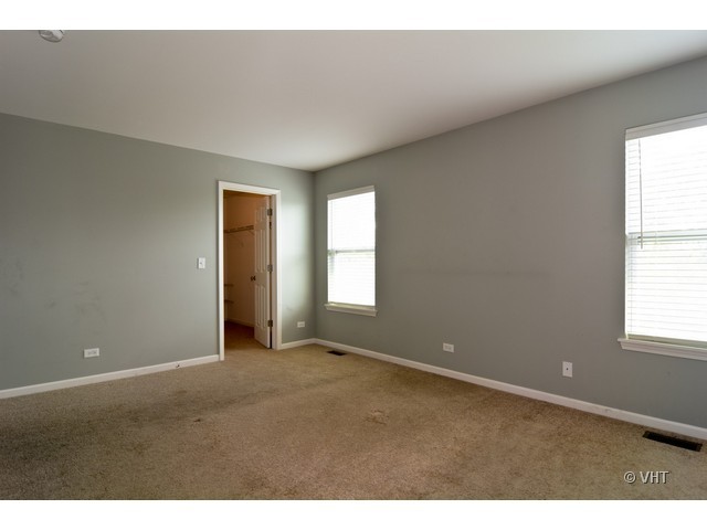 911 Oak Ridge Boulevard Elgin, IL 60120 - Photo 7 of 10