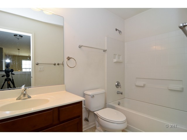911 Oak Ridge Boulevard Elgin, IL 60120 - Photo 9 of 10