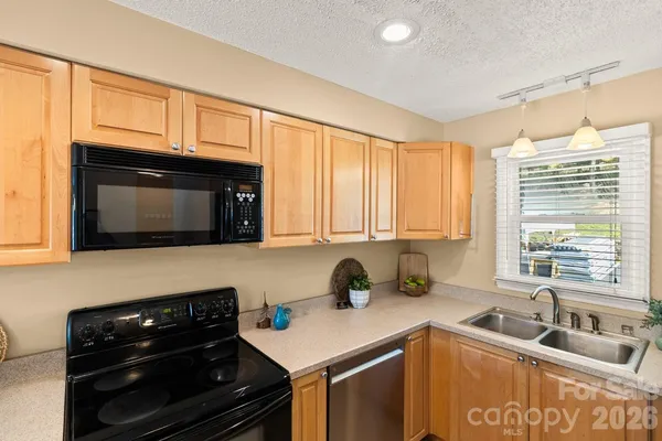 $525,000 | 506 Catspaw Road, Statesville, NC 28677