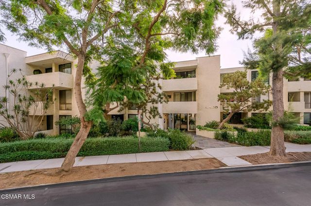 $3,895 | 8400 De Longpre Avenue, Unit 313, West Hollywood, CA 90069