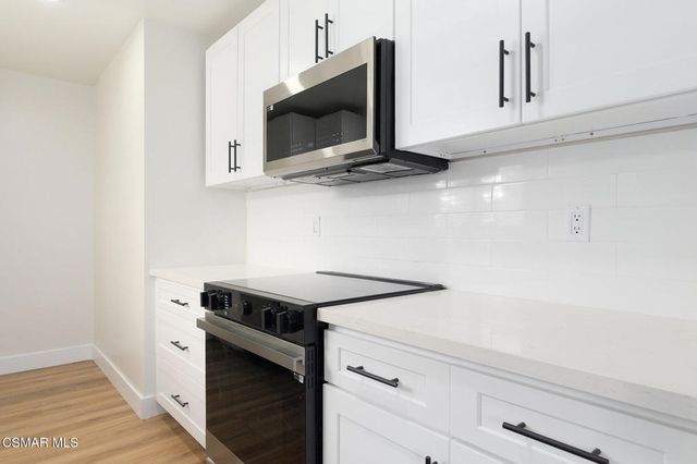 $3,895 | 8400 De Longpre Avenue, Unit 313, West Hollywood, CA 90069