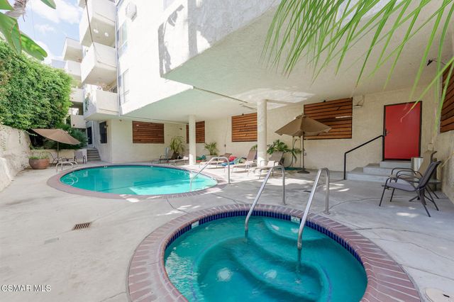 $3,895 | 8400 De Longpre Avenue, Unit 313, West Hollywood, CA 90069