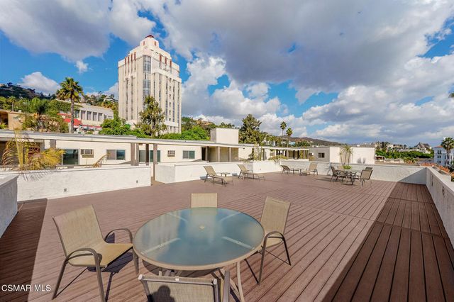 $3,895 | 8400 De Longpre Avenue, Unit 313, West Hollywood, CA 90069