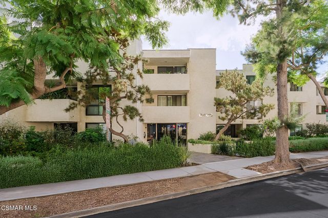 $3,895 | 8400 De Longpre Avenue, Unit 313, West Hollywood, CA 90069