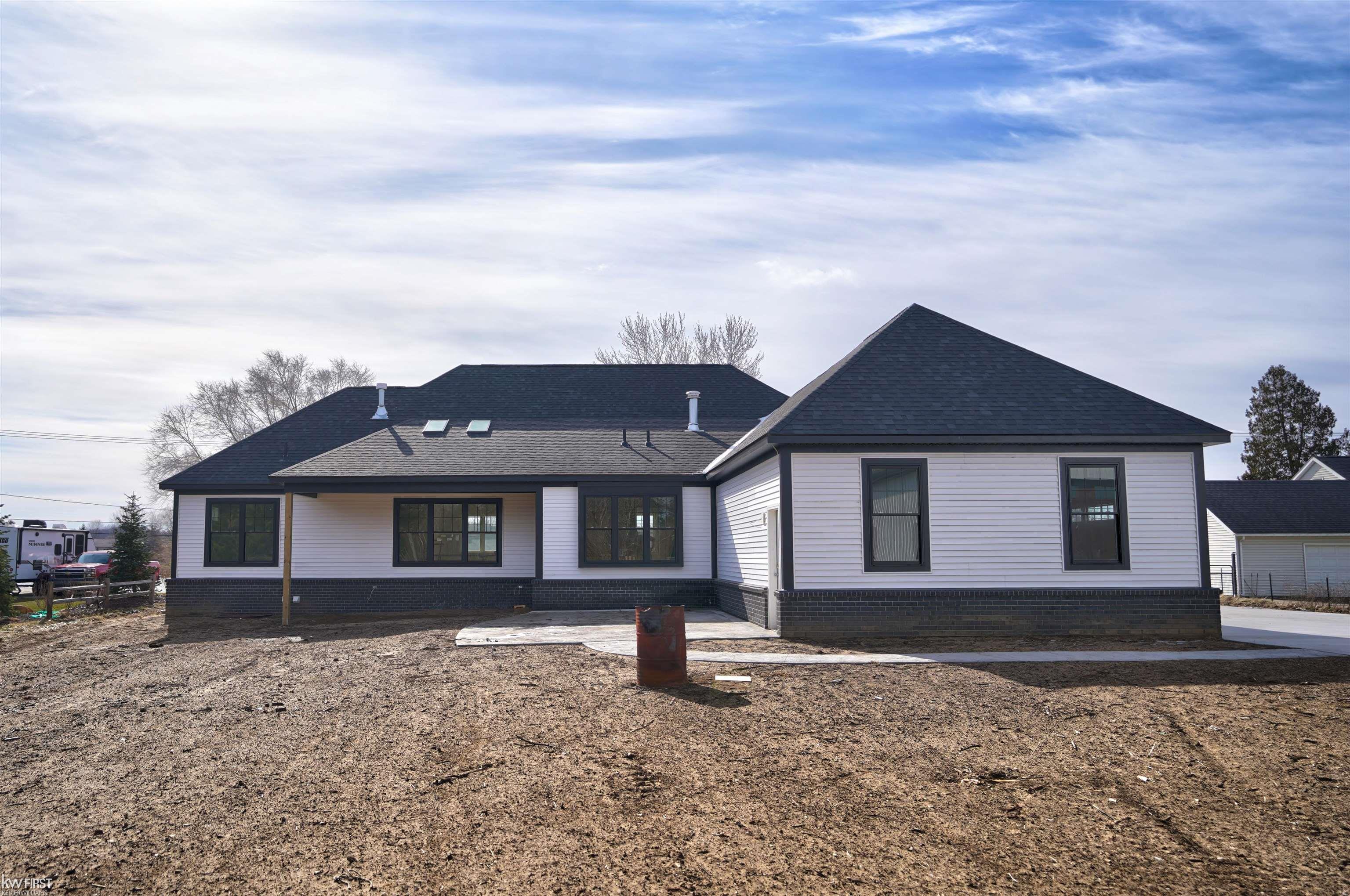 1378 Petts Road Fenton, MI 48430 - Photo 14 of 27 50102498-14.JPG