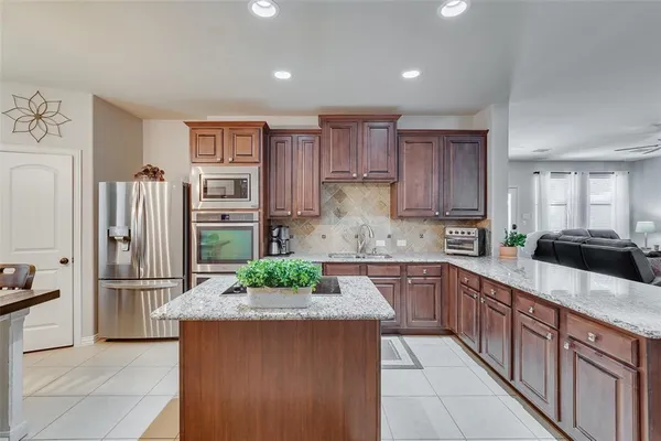 $3,200 | 15121 Seventeen Lakes Boulevard, Fort Worth, TX 76262