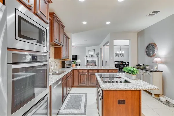 $3,200 | 15121 Seventeen Lakes Boulevard, Fort Worth, TX 76262