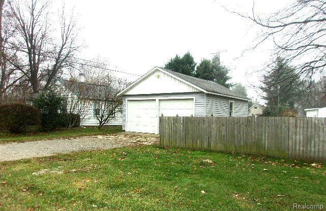 47230 Frederick Road Utica, MI 48317 - Photo 12 of 12 GARAGE.JPG