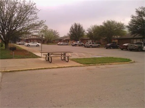 $615 | 137 Shirley Courts, Breckenridge, TX 76424