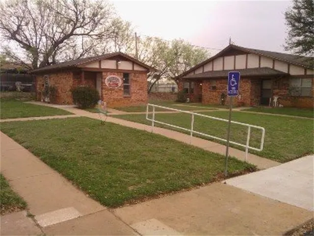 $615 | 137 Shirley Courts, Breckenridge, TX 76424