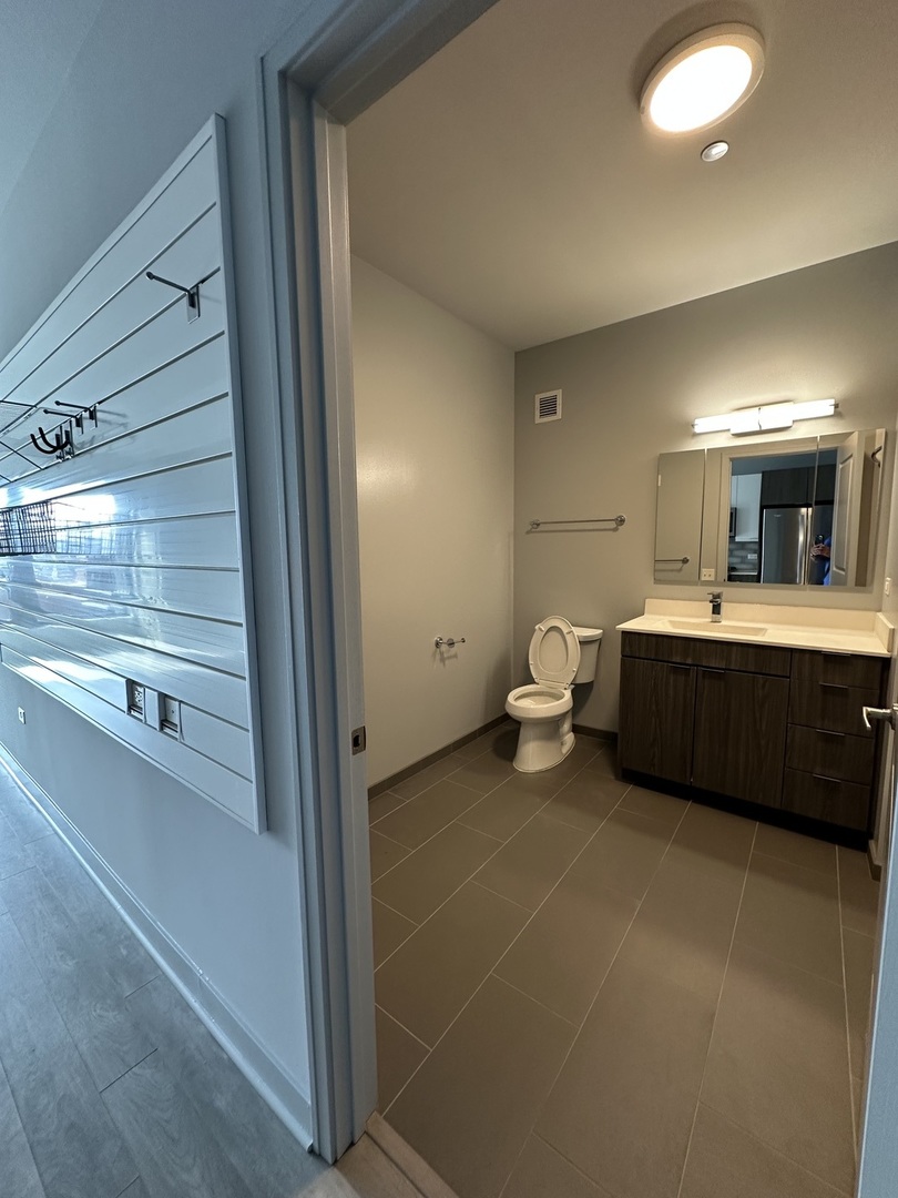 1025 West Addison Street, Unit 706 Chicago, IL 60613 - Photo 23 of 25 a bedroom with a bed and a large window