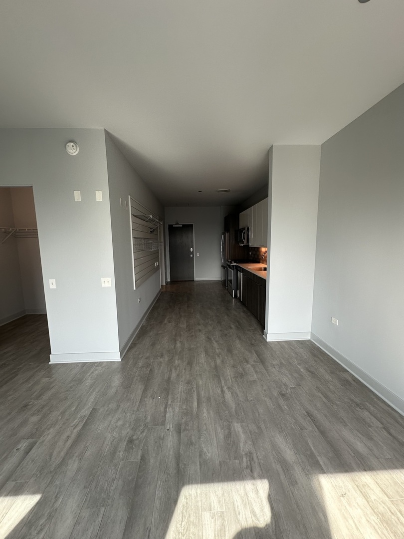 1025 West Addison Street, Unit 706 Chicago, IL 60613 - Photo 6 of 25 a view of a kitchen with wooden floor and electronic appliances