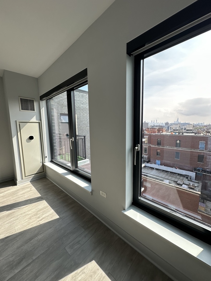 1025 West Addison Street, Unit 706 Chicago, IL 60613 - Photo 9 of 25 a view of a living room and a window