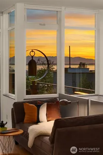 $889,000 | 2517 13th Avenue South, Seattle, WA 98144