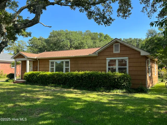 $1,395 | 3205 Bridges Street, Morehead City, NC 28557