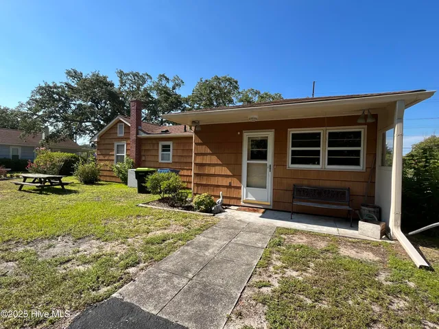 $1,395 | 3205 Bridges Street, Morehead City, NC 28557