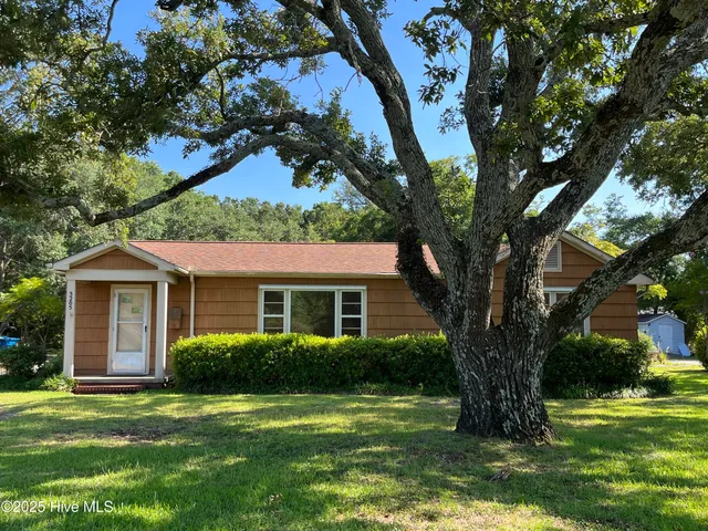 $1,395 | 3205 Bridges Street, Morehead City, NC 28557