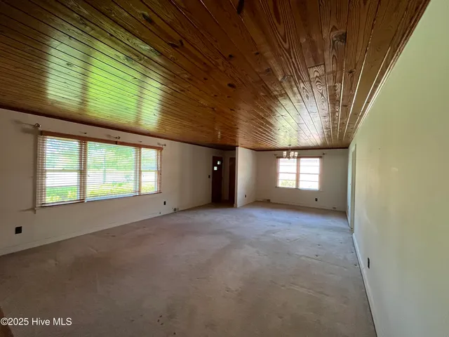 $1,395 | 3205 Bridges Street, Morehead City, NC 28557