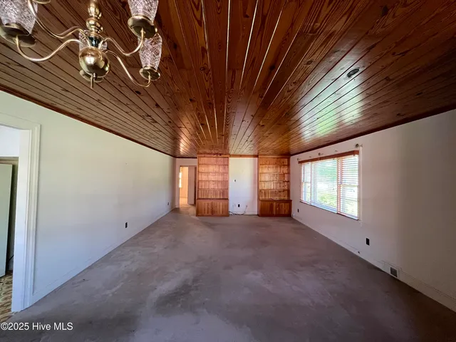 $1,395 | 3205 Bridges Street, Morehead City, NC 28557