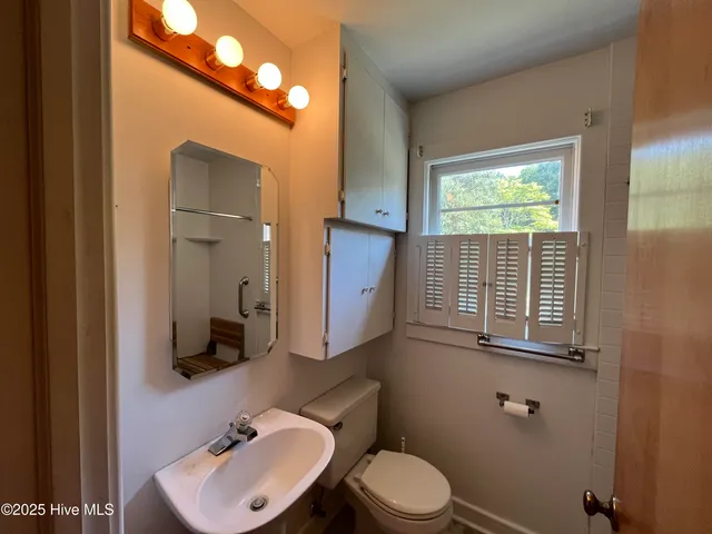 $1,395 | 3205 Bridges Street, Morehead City, NC 28557