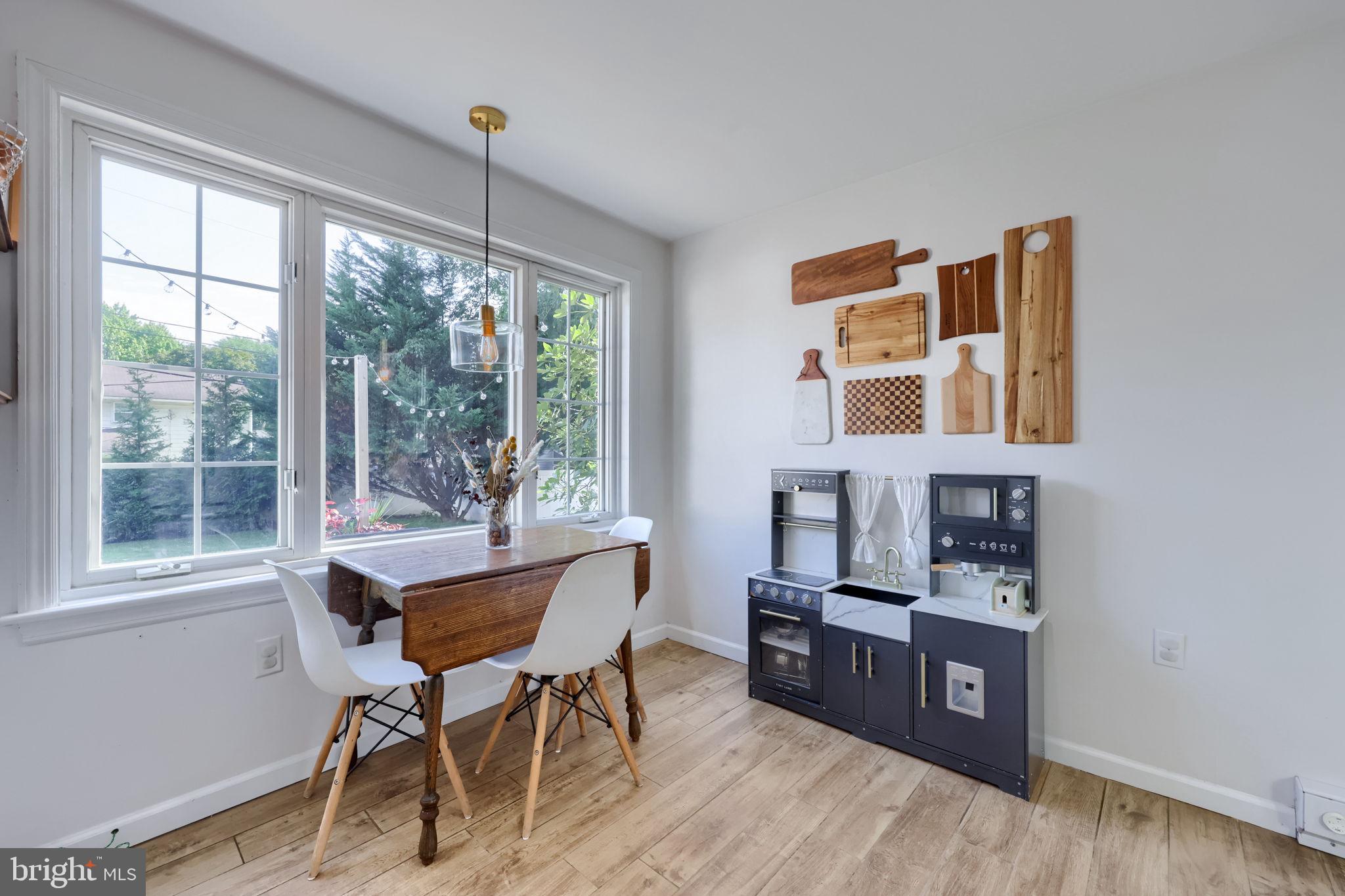 1709 Ridgeview Avenue Lancaster, PA 17603 - Photo 26 of 77 Bright and inviting kitchen nook.