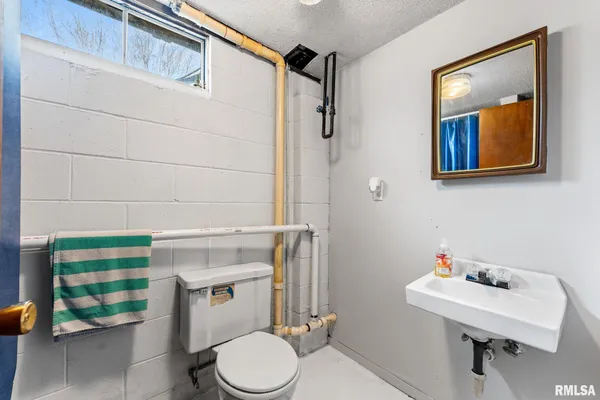 $219,000 | 43 280th Street, Alexis, IL 61412