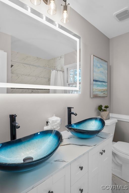 13906 2 Notch Road Midlothian, VA 23112 - Photo 25 of 39 Upstairs Hall Bathroom featuring double vanity, tu
