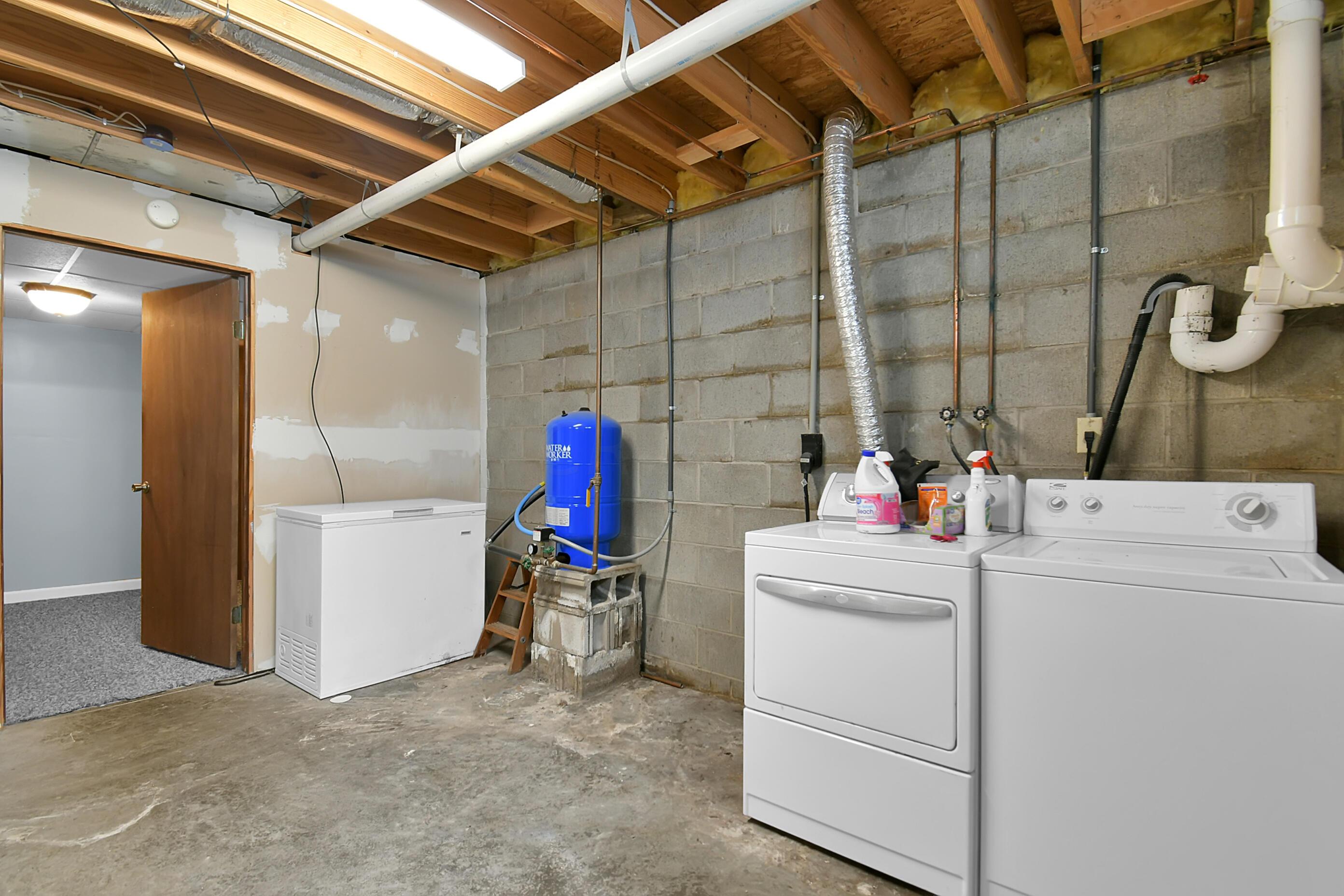 9931 Catt Road Newark, OH 43055 - Photo 38 of 46 Laundry/Storage