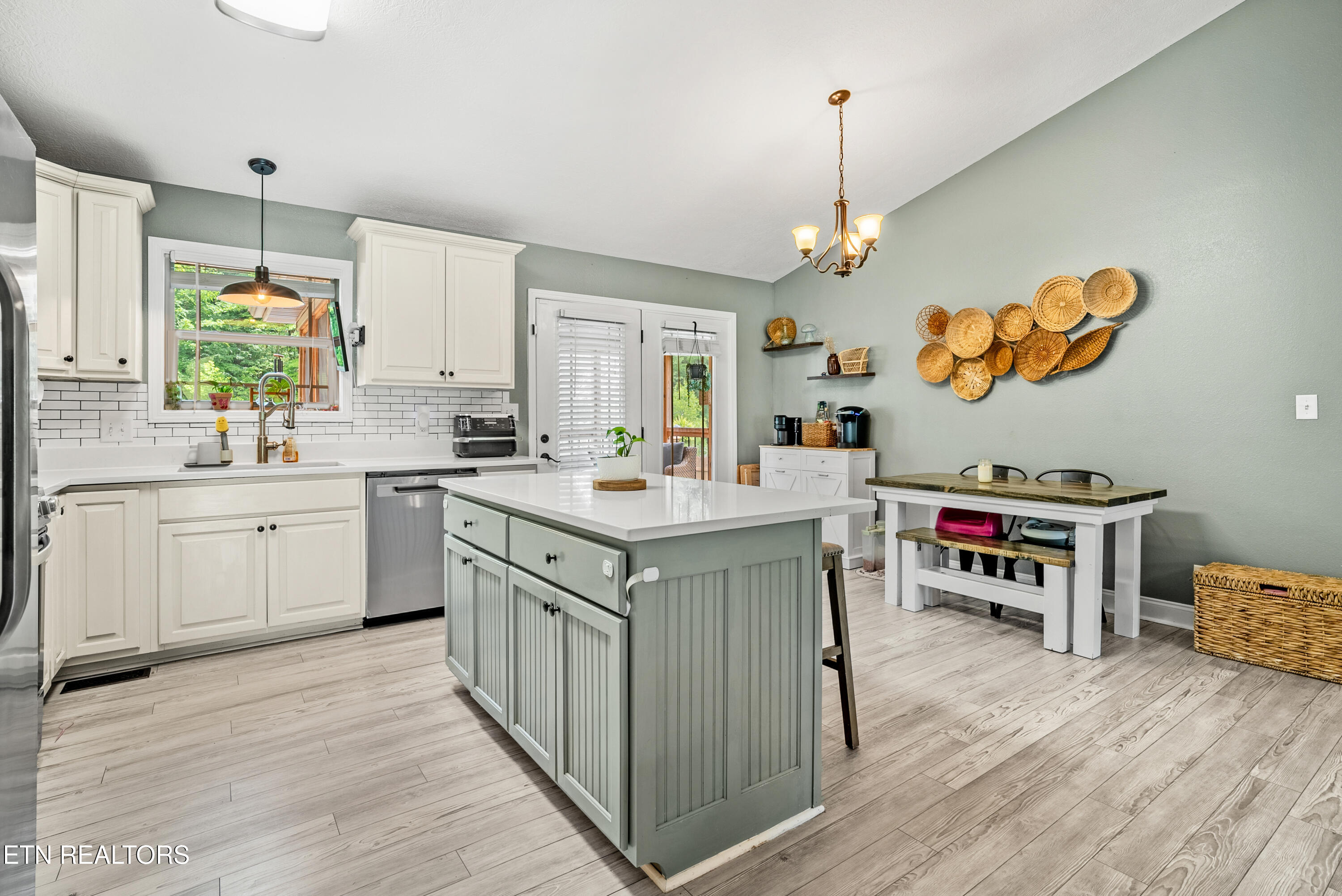 3167 West Wolf Valley Road Clinton, TN 37716 - Photo 12 of 41 Kitchen