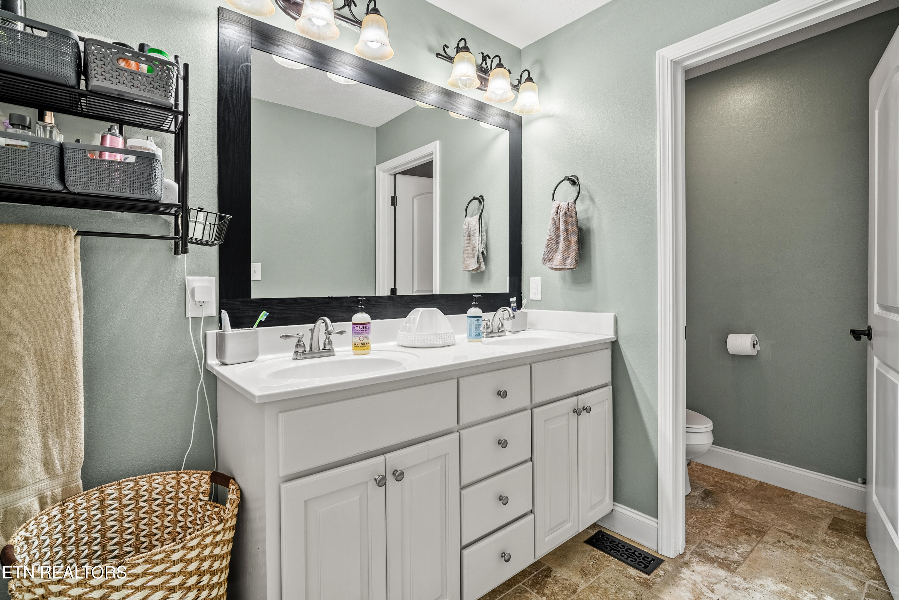 3167 West Wolf Valley Road Clinton, TN 37716 - Photo 17 of 41 Master Bath