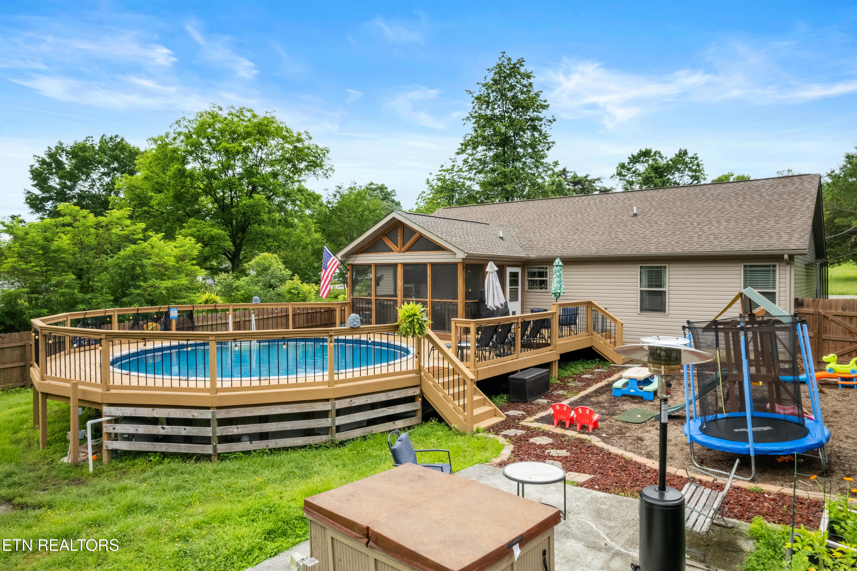 3167 West Wolf Valley Road Clinton, TN 37716 - Photo 33 of 41 Backyard
