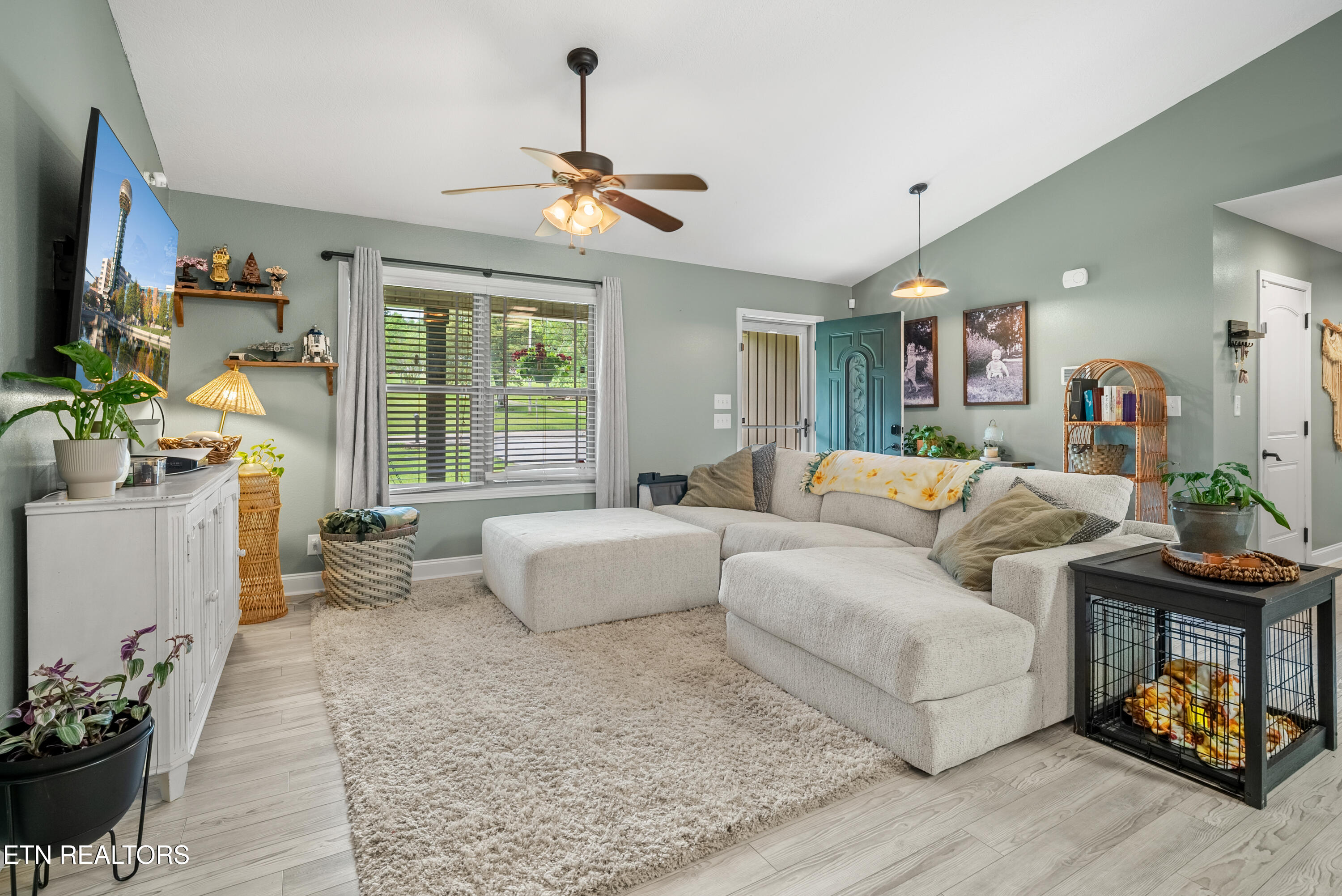 3167 West Wolf Valley Road Clinton, TN 37716 - Photo 8 of 41 Living Room