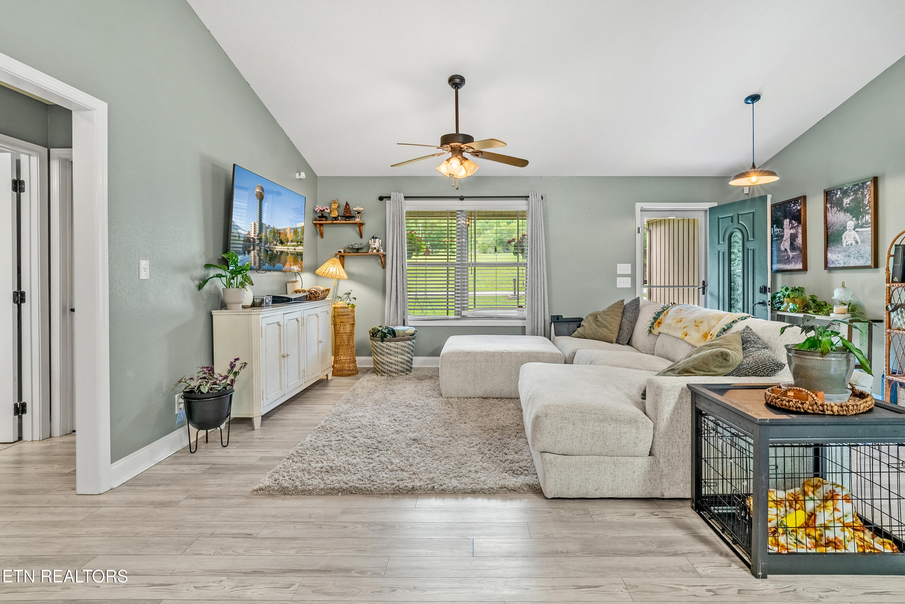 3167 West Wolf Valley Road Clinton, TN 37716 - Photo 9 of 41 Living Room