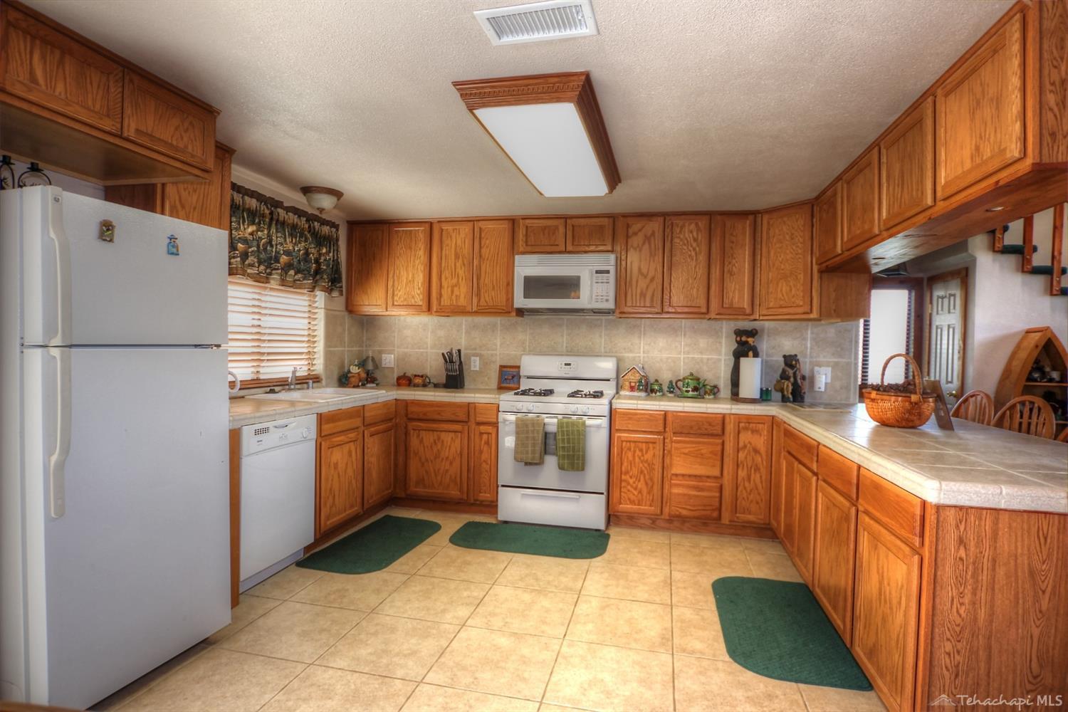 26600 Columbia Way Tehachapi, CA 93561 - Photo 19 of 32 Gallery Image 19