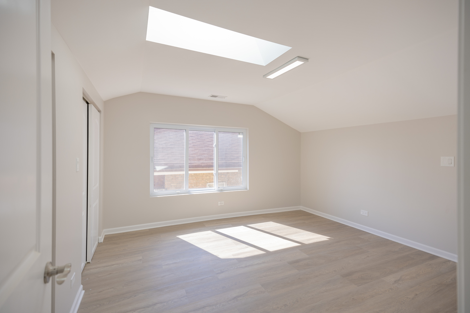 7437 South Merrill Avenue Chicago, IL 60649 - Photo 9 of 29