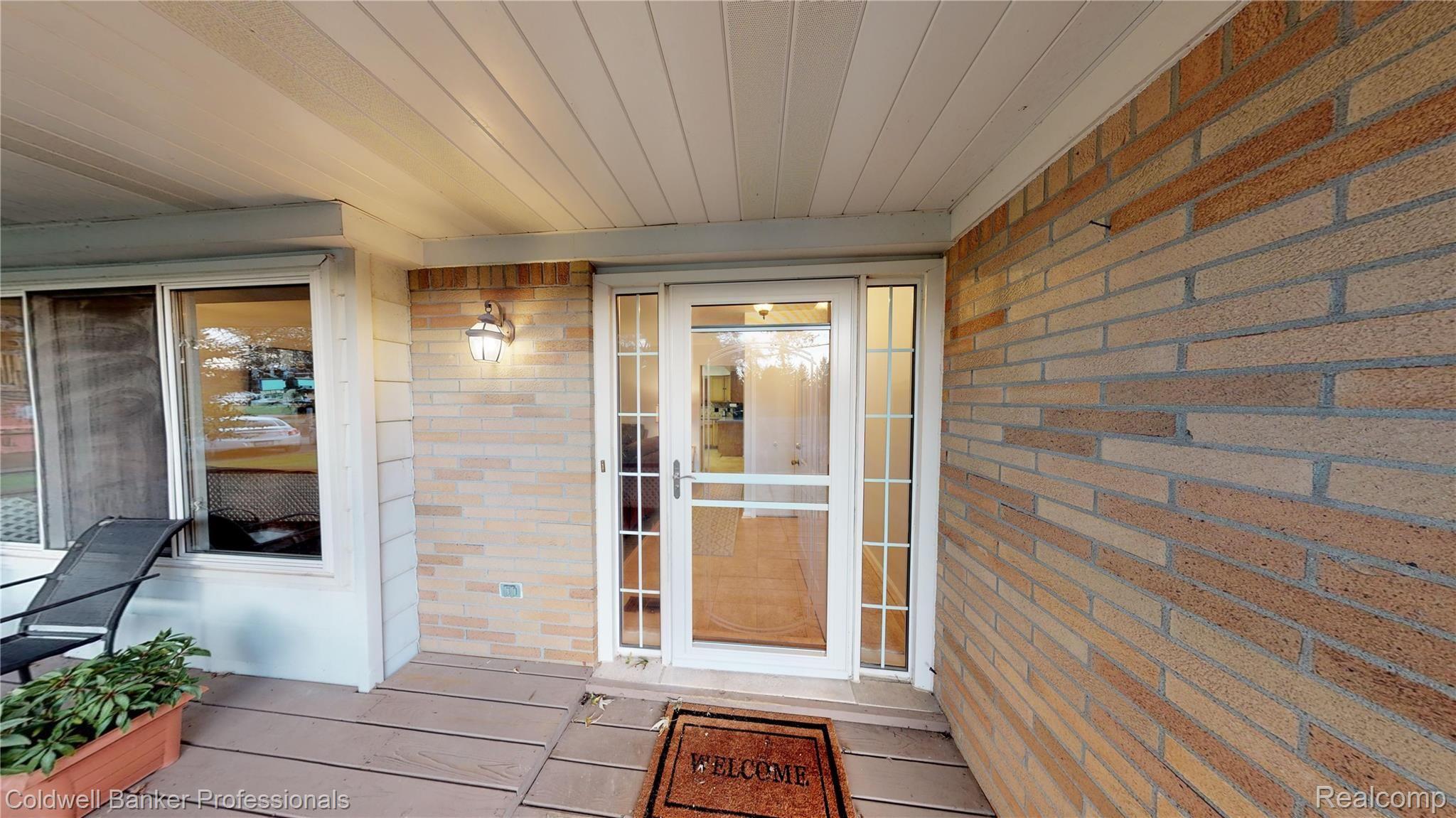 260 North Tipsico Lake Road Highland, MI 48357 - Photo 5 of 33 Front door.jpg