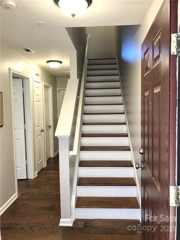 626 Raya Court Charlotte, NC 28204 - Photo 3 of 14 a view of entryway