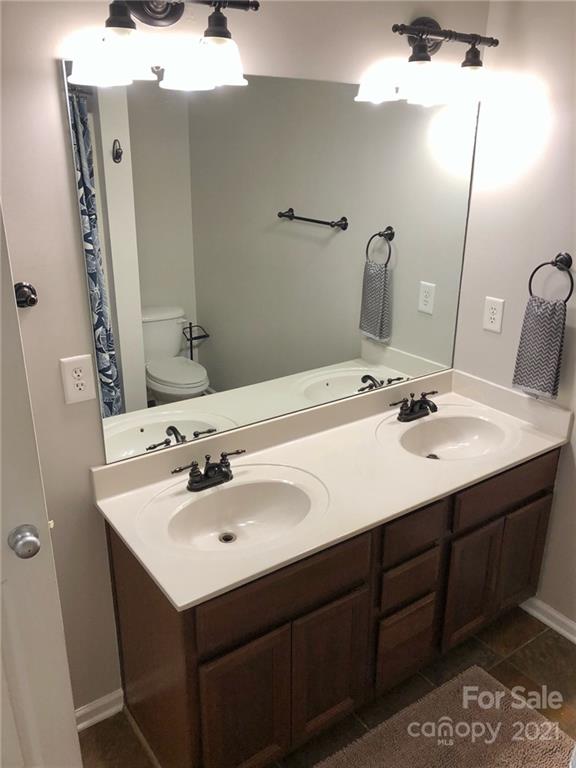 626 Raya Court Charlotte, NC 28204 - Photo 8 of 14 a bathroom with a sink and a mirror