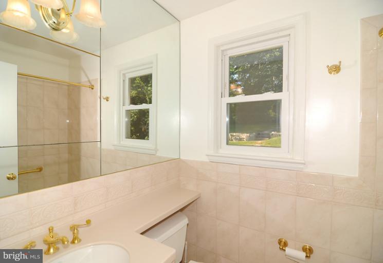 2901 Plyers Mill Road Silver Spring, MD 20902 - Photo 17 of 24 Bath