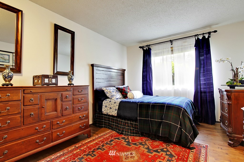 1615 85th Avenue Northeast Clyde Hill, WA 98004 - Photo 13 of 18