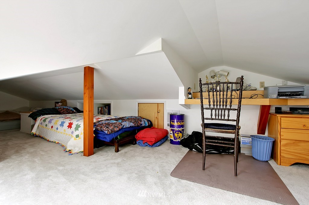 1615 85th Avenue Northeast Clyde Hill, WA 98004 - Photo 15 of 18