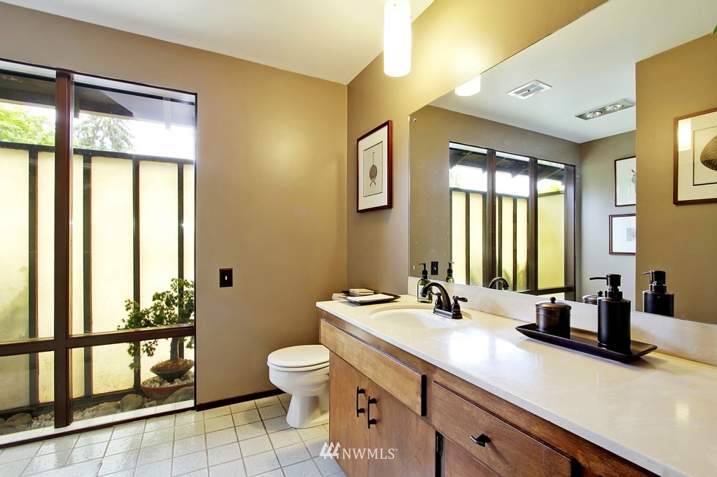 1615 85th Avenue Northeast Clyde Hill, WA 98004 - Photo 16 of 18