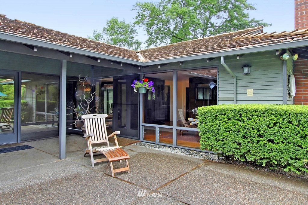 1615 85th Avenue Northeast Clyde Hill, WA 98004 - Photo 17 of 18