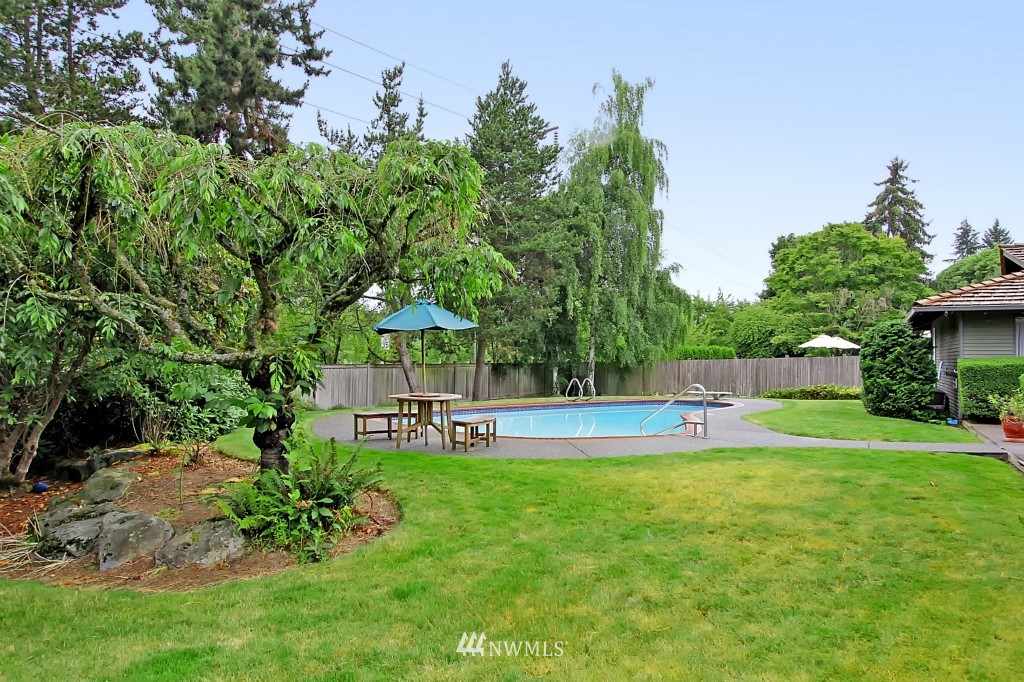 1615 85th Avenue Northeast Clyde Hill, WA 98004 - Photo 18 of 18