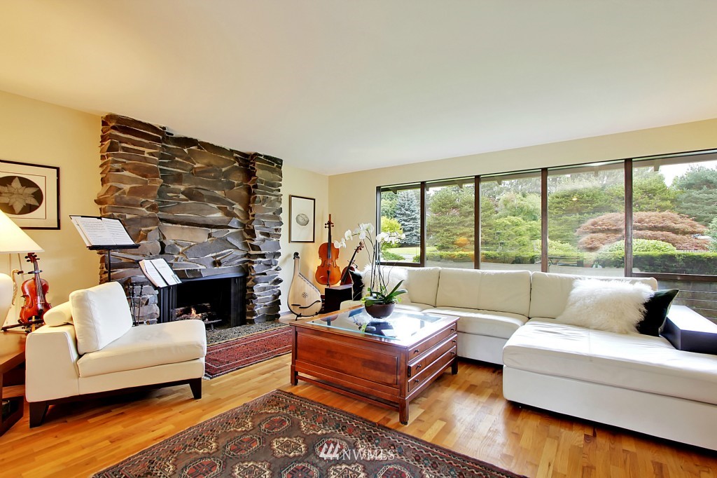 1615 85th Avenue Northeast Clyde Hill, WA 98004 - Photo 3 of 18