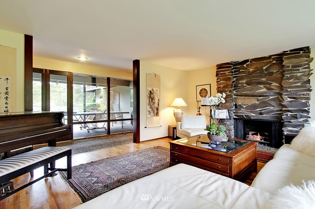 1615 85th Avenue Northeast Clyde Hill, WA 98004 - Photo 4 of 18